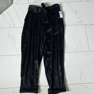 Black satin cropped pant